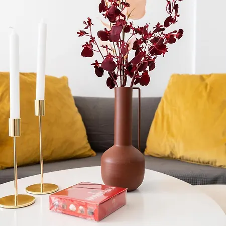 Front * 丰希罗拉