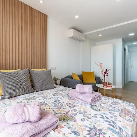 Front * 丰希罗拉